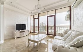 Greek Street Royal Apartment